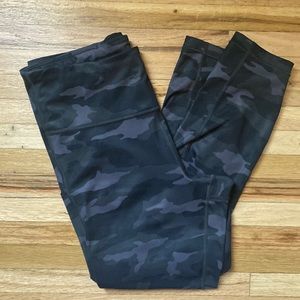 Athleta | Ultimate Stash Pocket Camo 7/8 Tight